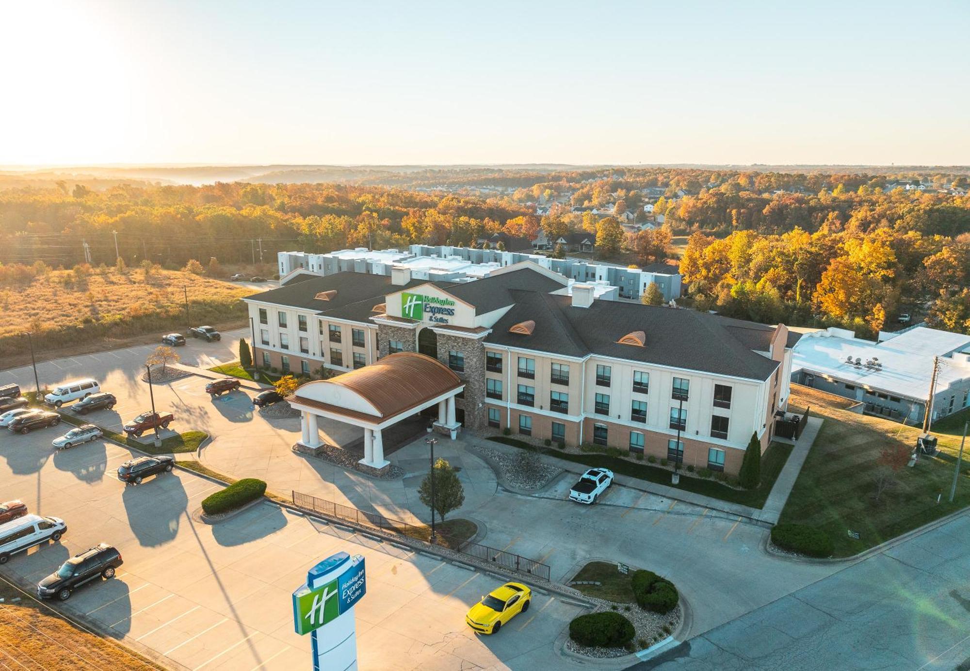 Holiday Inn Express Hotel And Suites Saint Robert By Ihg Экстерьер фото