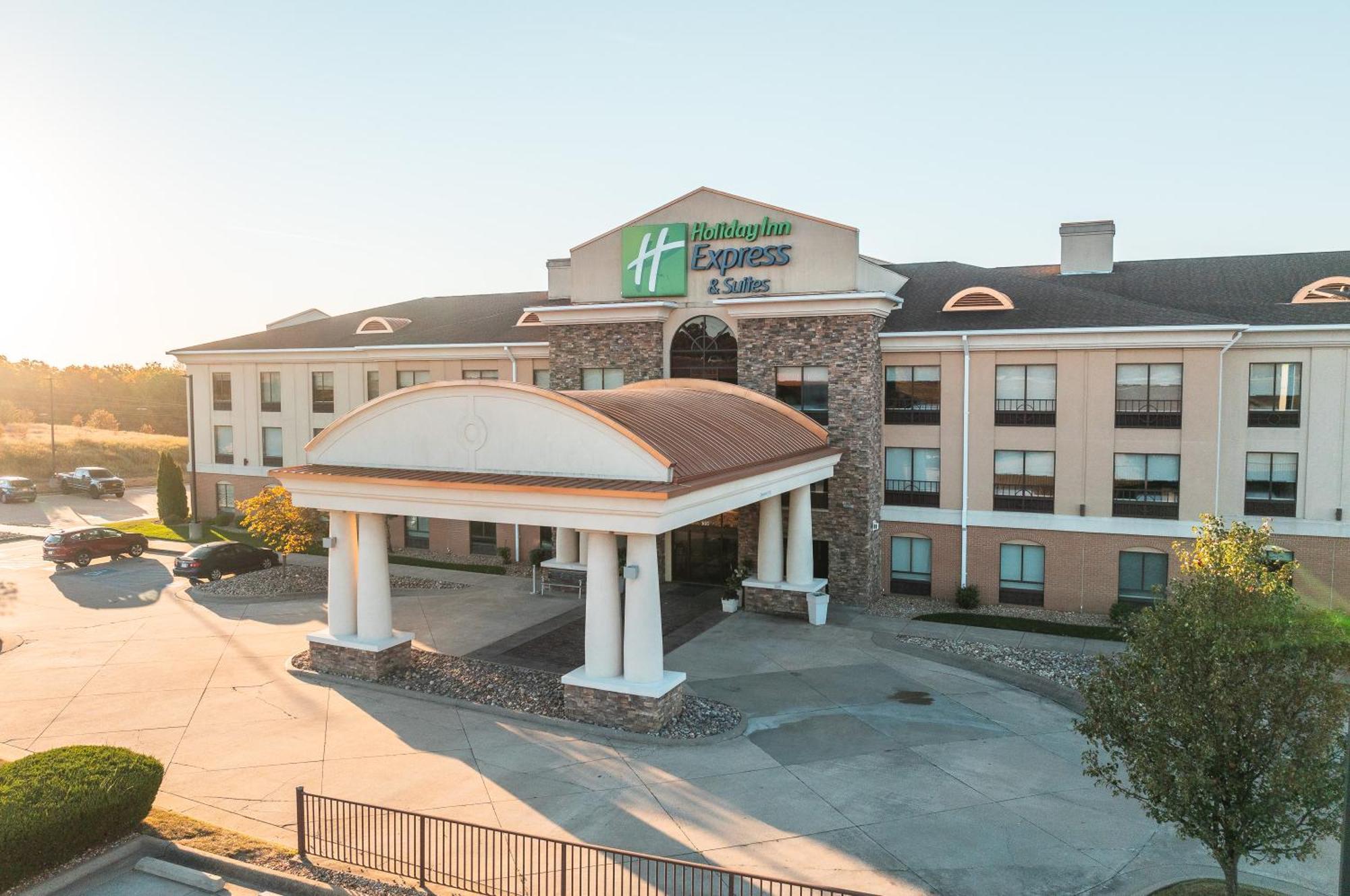 Holiday Inn Express Hotel And Suites Saint Robert By Ihg Экстерьер фото