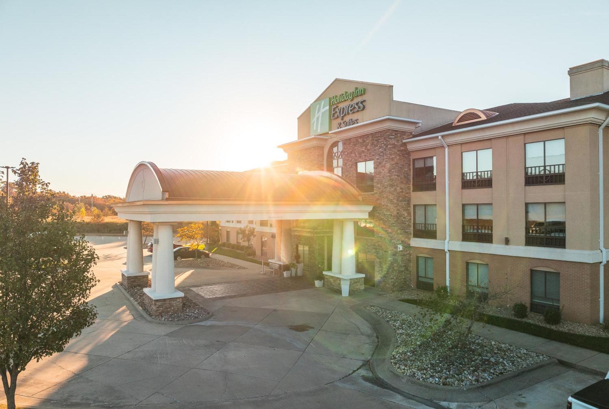 Holiday Inn Express Hotel And Suites Saint Robert By Ihg Экстерьер фото